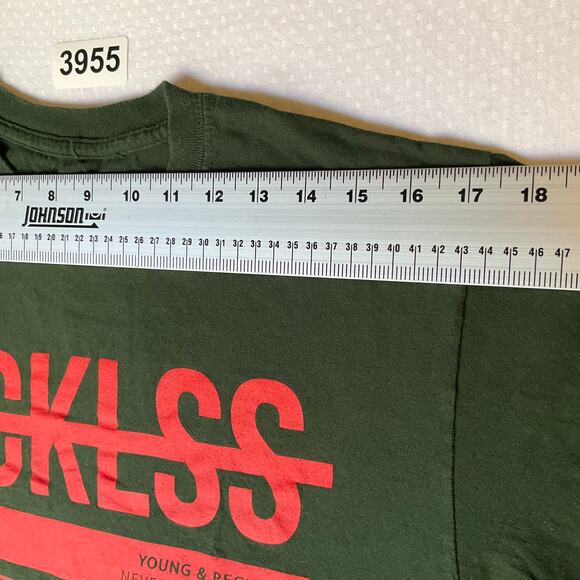 YR Men T-shirt size M Green Short Sleeve Young & Reckless Never Ask The Odds - Picture 2 of 7